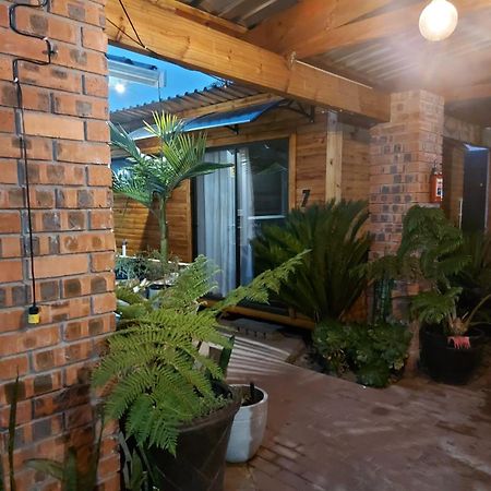 Villa Mariss Guesthouse Kraaifontein Exterior photo