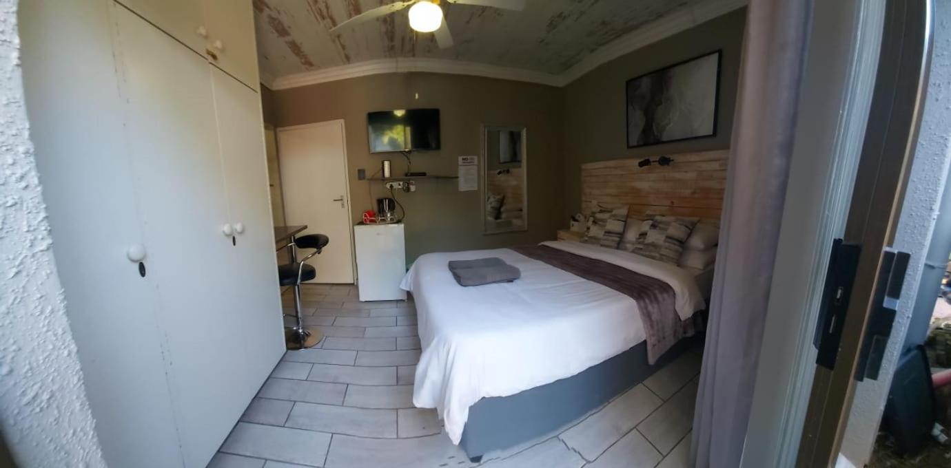 Villa Mariss Guesthouse Kraaifontein Exterior photo